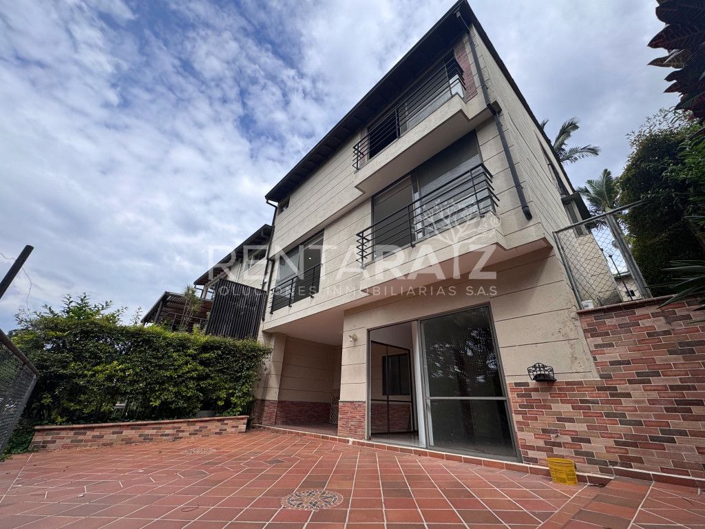 Casa en venta Antioquia Envigado Loma Del Atravesado 247 m2 Habitaciones 3 Baños 5 Garajes 2 Precio $1400000000