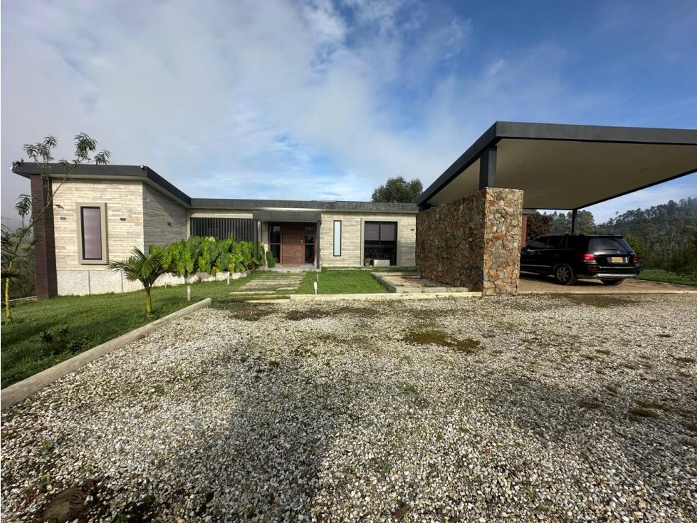 Casa en arriendo o venta Antioquia La Ceja La Ceja 300 m2 Habitaciones 3 Baños 4 Garajes 2 Precio venta $2500000000 Precio arriendo $11000000