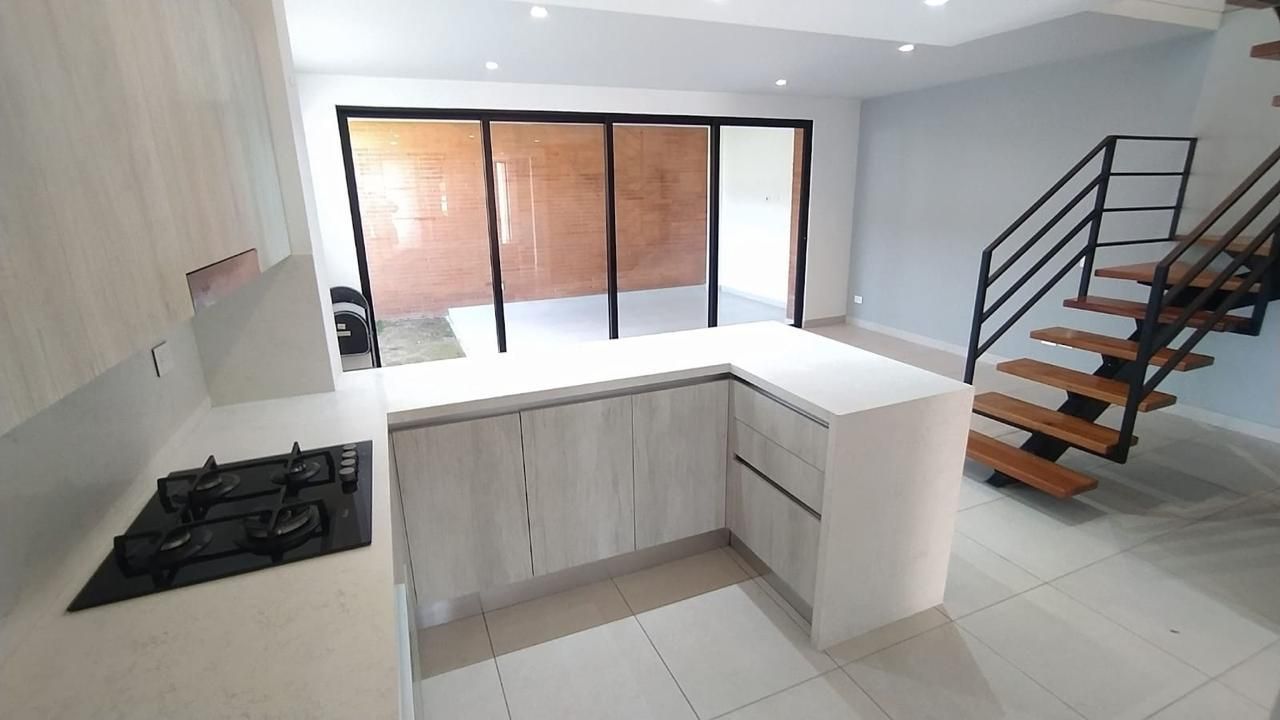 Casa en arriendo Risaralda Pereira San Jose 210 m2 Habitaciones 3 Baños 3 Garajes 3 Precio $5600000