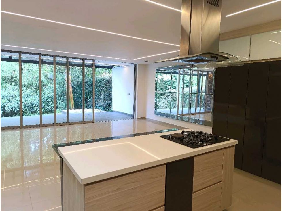 Casa en arriendo Antioquia Envigado Andalucía 280 m2 Habitaciones 4 Baños 5 Garajes 2 Precio $14000000