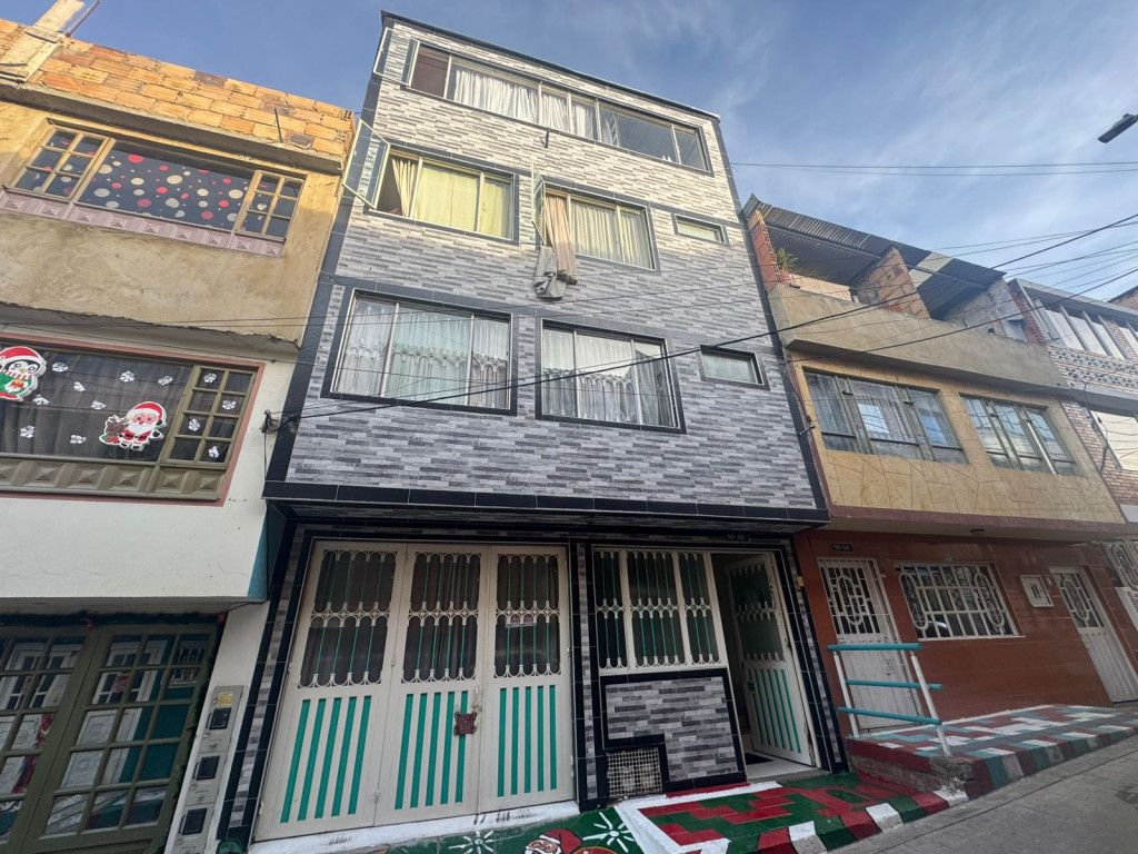 Casa en venta Cundinamarca Bogotá Los Sauses 266 m2 Habitaciones 11 Baños 7 Garajes 1 Precio $450000000