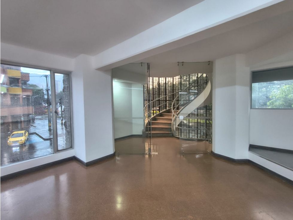 Oficina en arriendo Antioquia Medellín Guayabal 400 m2 Habitaciones 0 Baños 4 Garajes 2 Precio $21500000