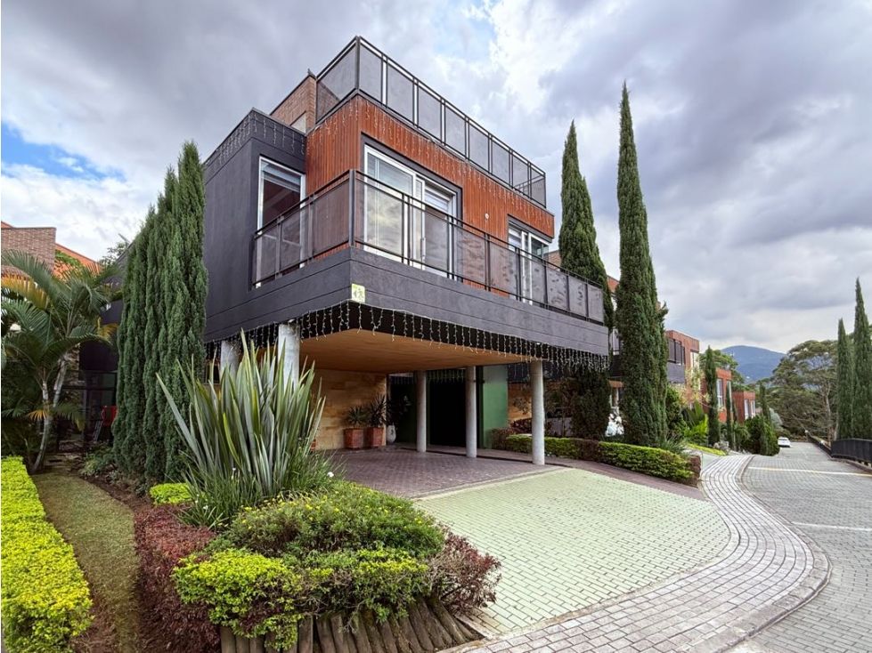 Casa en venta Antioquia Envigado El Chinguí 345 m2 Habitaciones 4 Baños 4 Garajes 2 Precio $2390000000