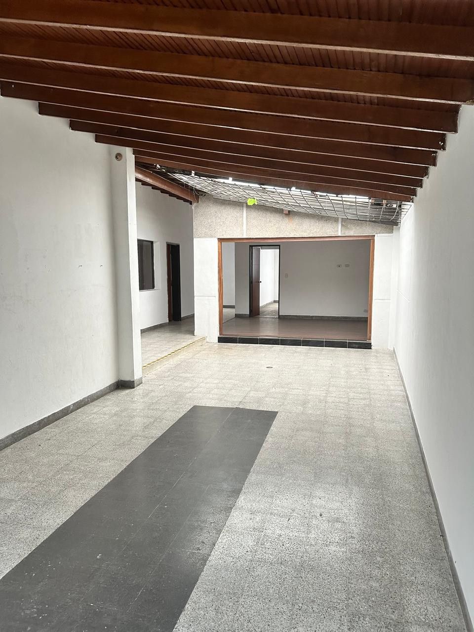 Casa en venta Antioquia Medellín La Castellana 220 m2 Habitaciones 4 Baños 2 Garajes 1 Precio $1300000000