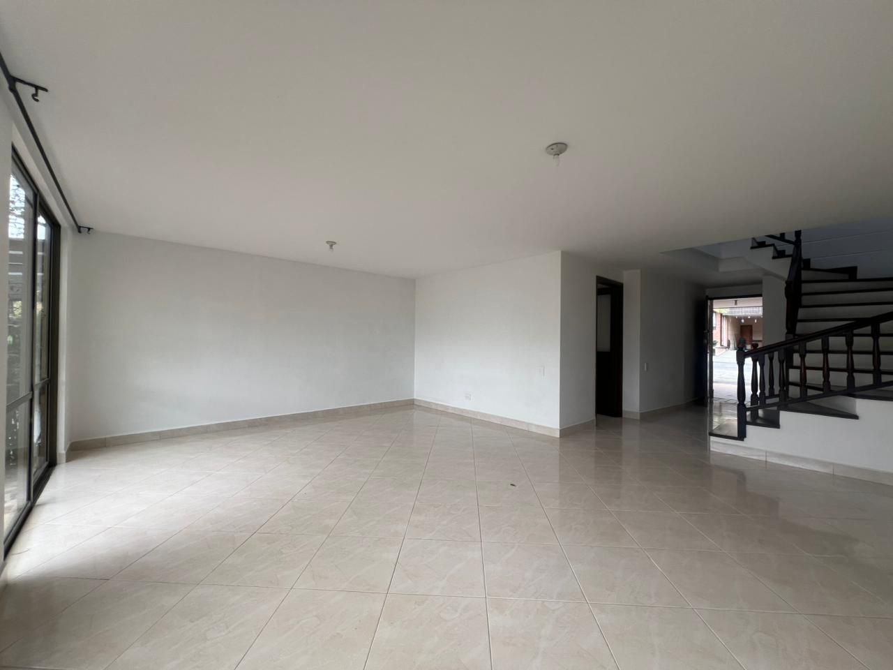 Casa en arriendo Antioquia Envigado El Esmeraldal 165 m2 Habitaciones 3 Baños 4 Garajes 4 Precio $8800000