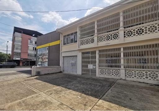 Casa en arriendo Valle Del Cauca Cali El Cedro 250 m2 Habitaciones 6 Baños 3 Garajes 1 Precio $3200000