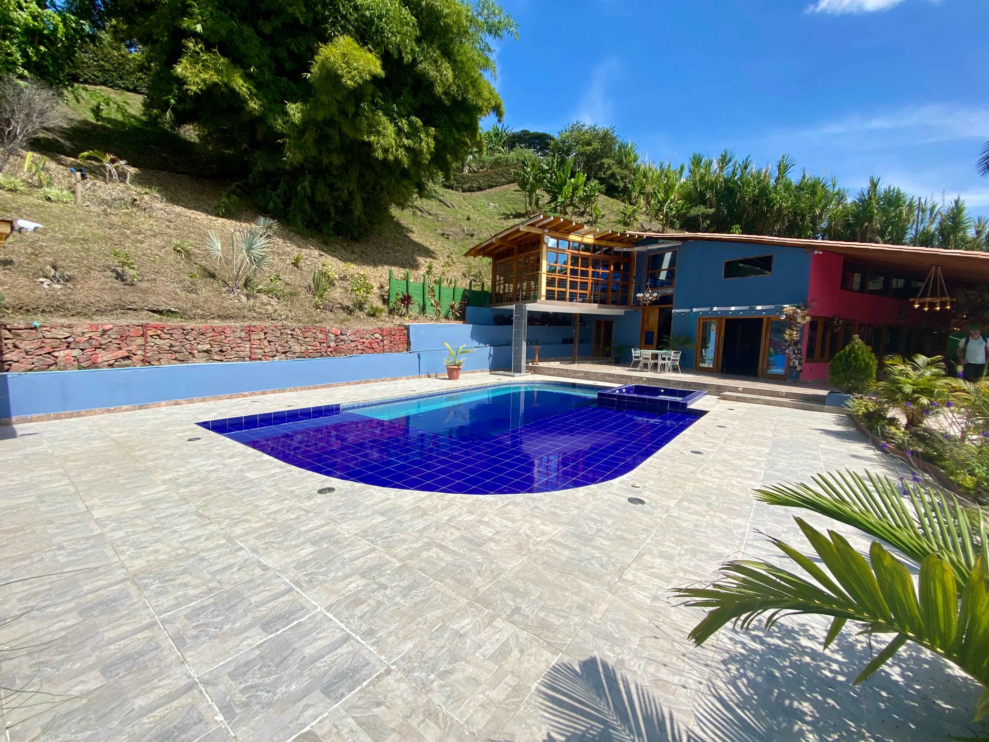 Finca en venta Antioquia Girardota Centro 650 m2 Habitaciones 8 Baños 10 Garajes 8 Precio $2650000000