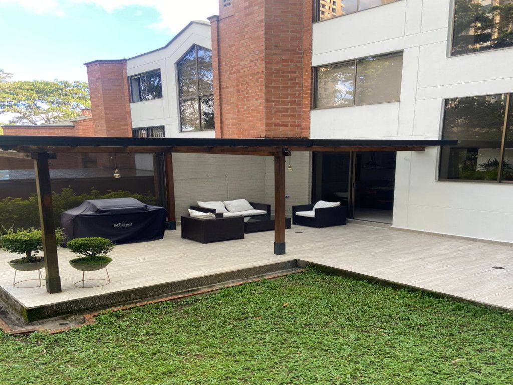 Casa en venta Antioquia Medellín San Lucas 337 m2 Habitaciones 4 Baños 4 Garajes 2 Precio $1750000000