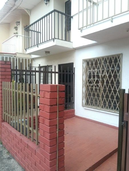 Casa en venta Valle Del Cauca Cali Urbanización La Flora 75 m2 Habitaciones 3 Baños 2 Garajes 0 Precio $240000000