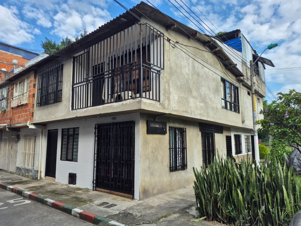 Casa en venta Valle Del Cauca Cali Julio Rincón 220 m2 Habitaciones 8 Baños 3 Garajes 0 Precio $320000000