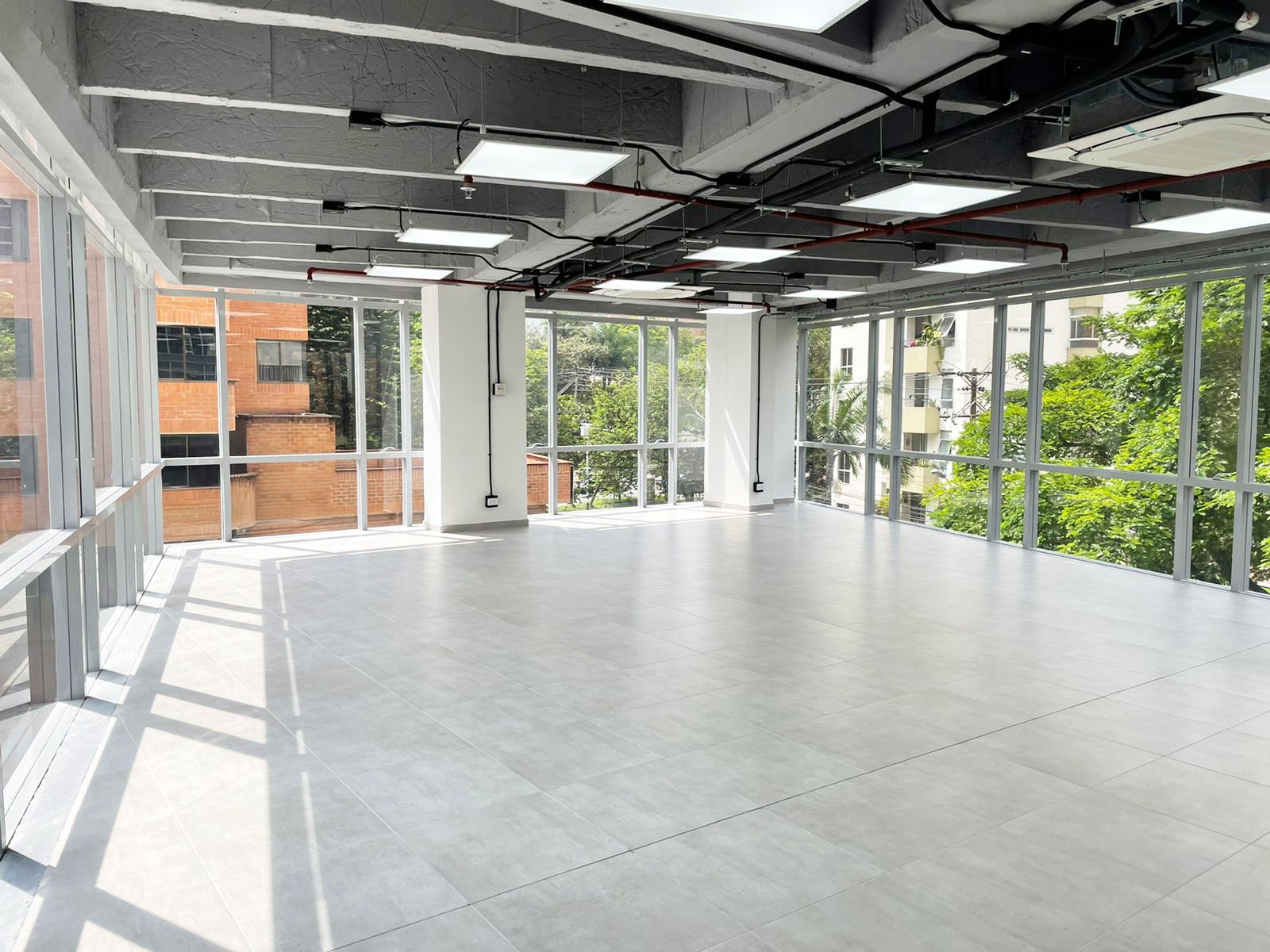 Oficina en venta Antioquia Medellín Santa Maria De Los Angeles 126 m2 Habitaciones 0 Baños 2 Garajes 3 Precio $2000000000