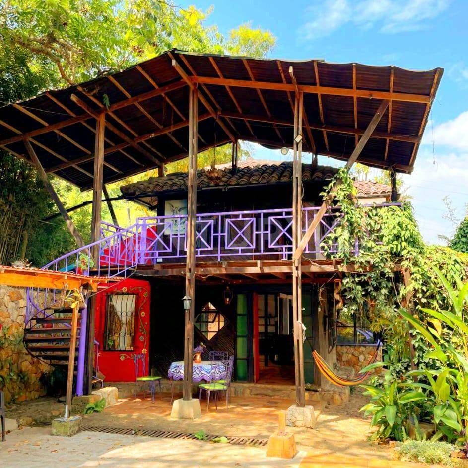 Casa en arriendo Valle Del Cauca Cali Cali 1600 m2 Habitaciones 5 Baños 6 Garajes 6 Precio $6900000