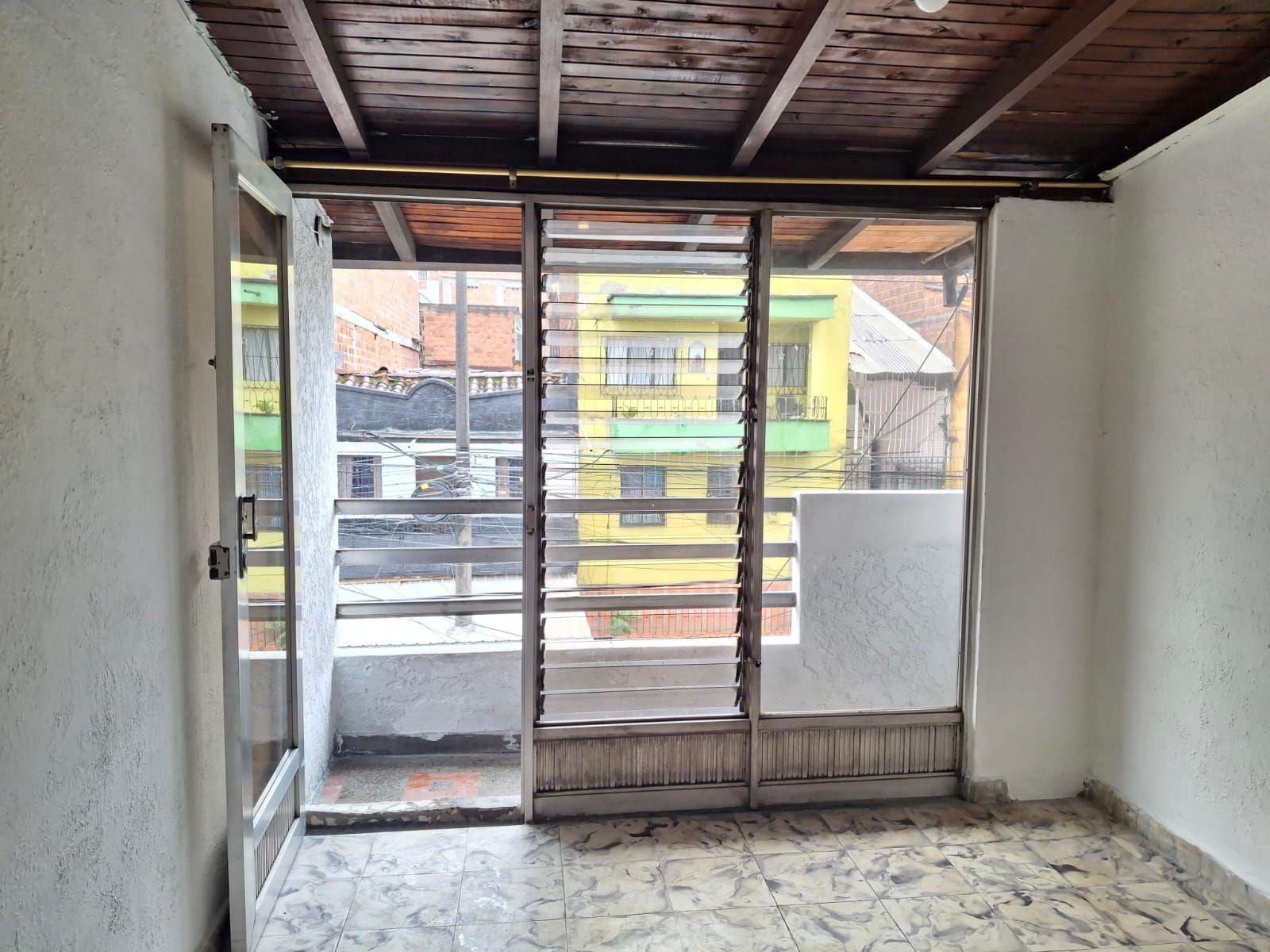 Apartamento en arriendo Antioquia Medellín Brasilia 90 m2 Habitaciones 4 Baños 1 Garajes 0 Precio $1600000