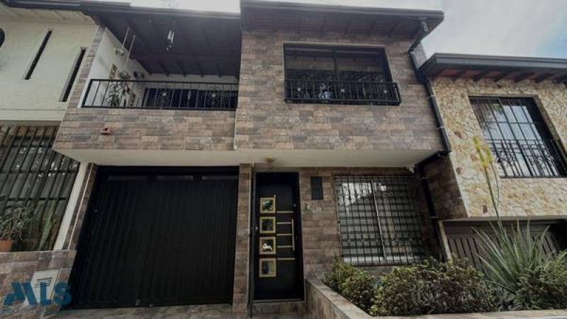 Inmuebles en Remate Casa en venta Antioquia Medellín La Gloria 156 m2 Habitaciones 3 Baños 2 Garajes 1 Precio $860000000