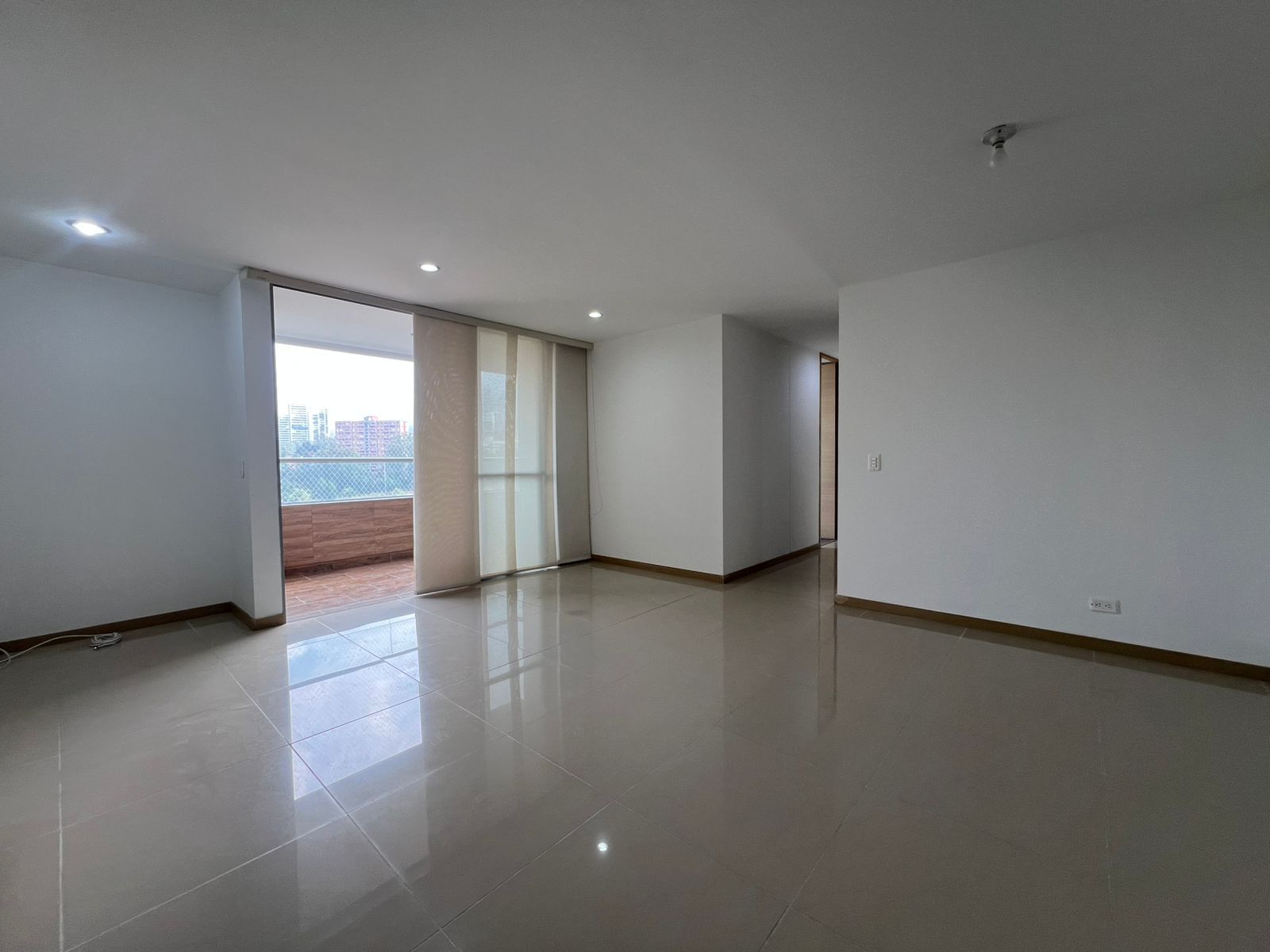 Apartamento en arriendo Antioquia Envigado El Esmeraldal 87 m2 Habitaciones 3 Baños 3 Garajes 2 Precio $4450000