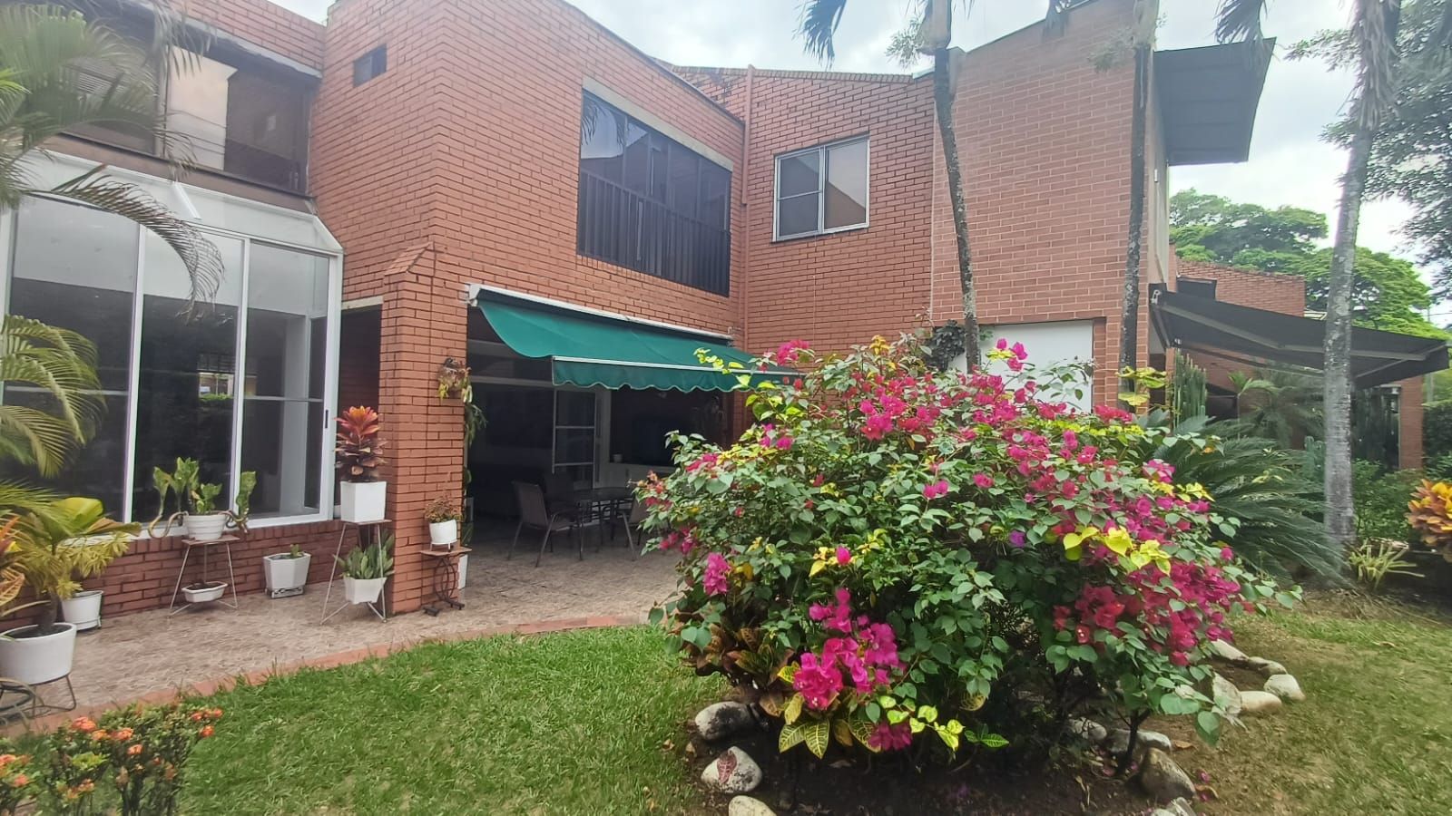 Casa en venta Valle Del Cauca Cali El Ingenio 200 m2 Habitaciones 4 Baños 4 Garajes 0 Precio $830000000