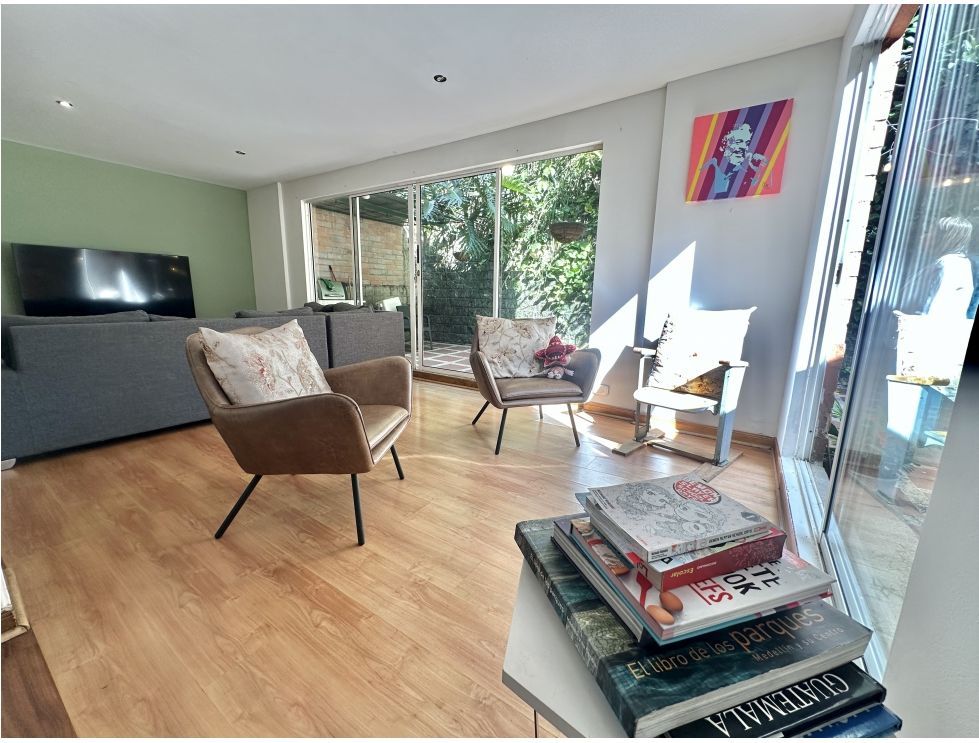 Casa en venta Antioquia Medellín Lalinde 250 m2 Habitaciones 4 Baños 5 Garajes 3 Precio $1300000000