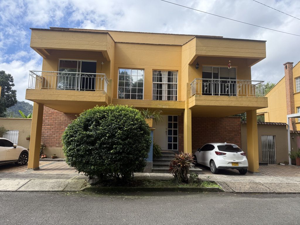 Casa en venta Antioquia La Ceja La Ceja 350 m2 Habitaciones 4 Baños 4 Garajes 2 Precio $1100000000