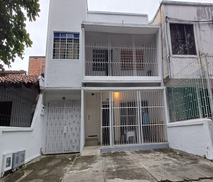 Casa en venta Valle Del Cauca Cali 3 De Julio 350 m2 Habitaciones 8 Baños 4 Garajes 2 Precio $599000000
