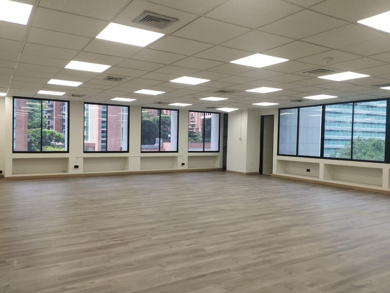 Oficina en arriendo Antioquia Medellín Patio Bonito 125 m2 Habitaciones 0 Baños 1 Garajes 3 Precio $10500000