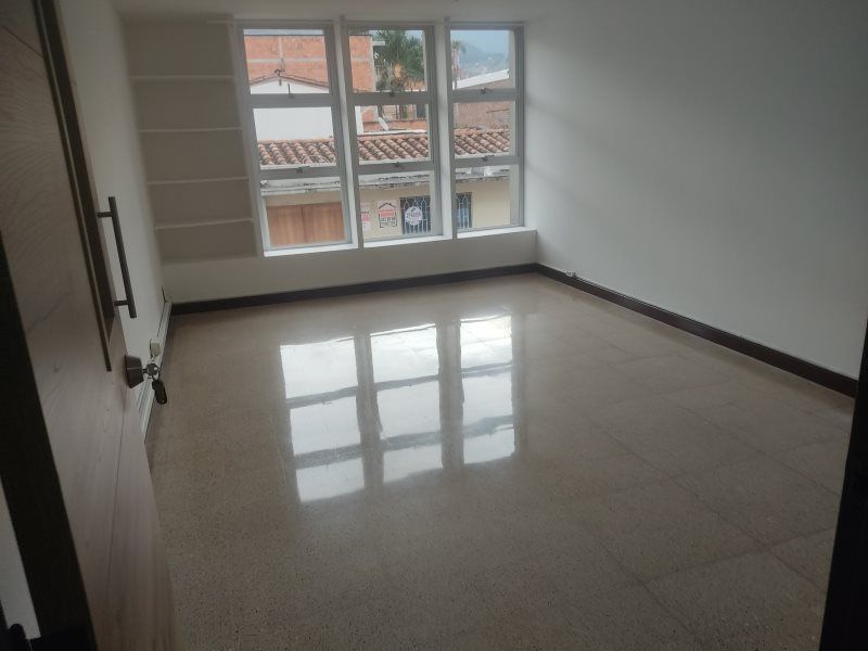 Oficina en arriendo Antioquia Envigado Zona Centro 19 m2 Habitaciones 0 Baños 2 Garajes 0 Precio $1350000