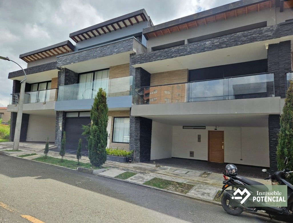 Casa en arriendo Antioquia Rionegro San Antonio 187 m2 Habitaciones 3 Baños 4 Garajes 2 Precio $4500000