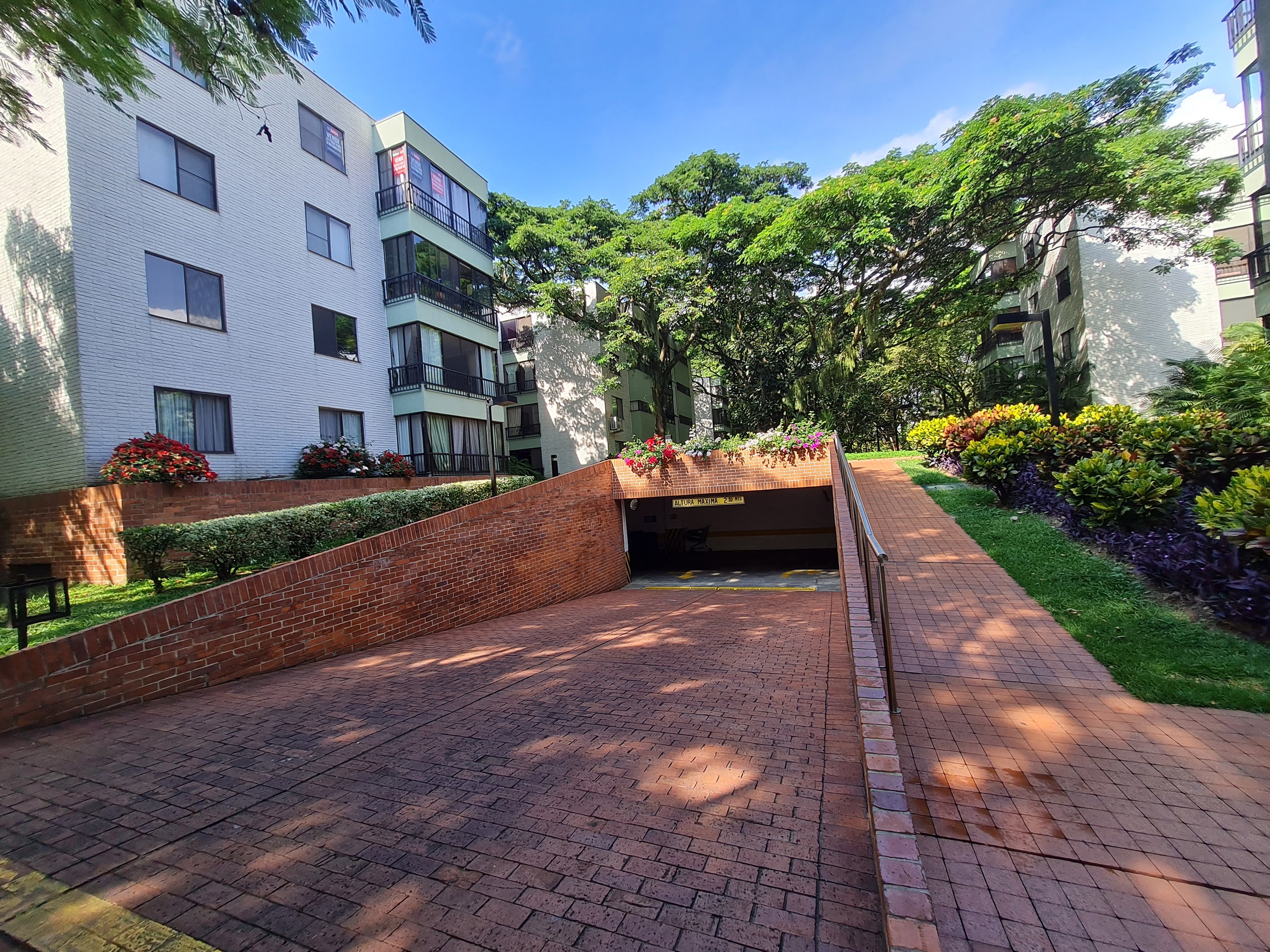 Apartamento en venta Valle Del Cauca Cali Unicentro Cali 86 m2 Habitaciones 3 Baños 3 Garajes 2 Precio $450000000