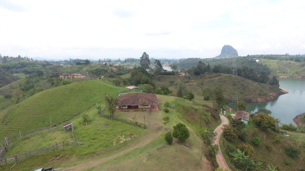 Finca en venta Antioquia Peñol Peñol 304 m2 Habitaciones 6 Baños 4 Garajes 1 Precio $3000000000