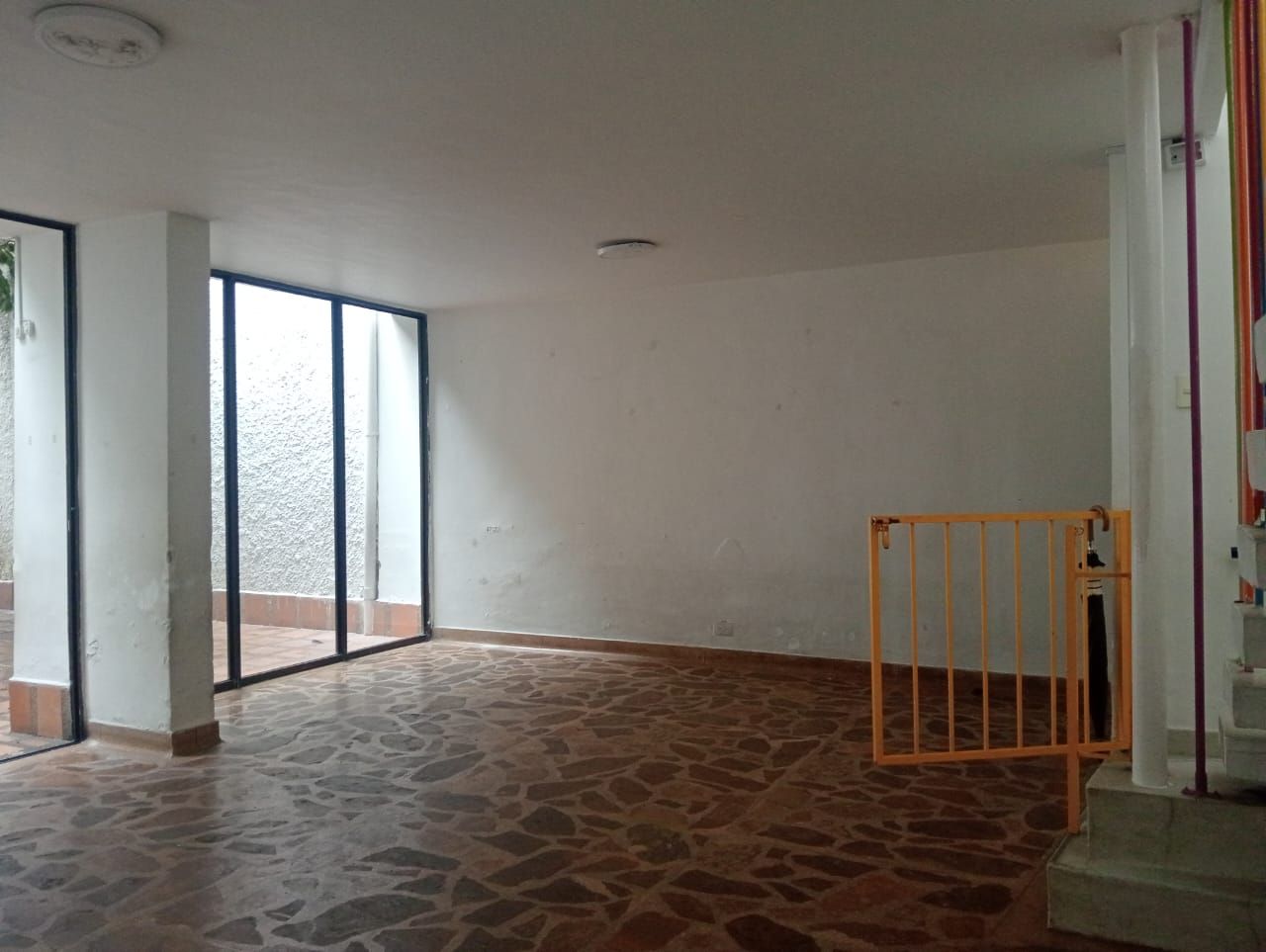 Oficina en arriendo o venta Antioquia Medellín San Joaquin 192 m2 Habitaciones 0 Baños 5 Garajes 1 Precio venta $1315000000 Precio arriendo $6200000