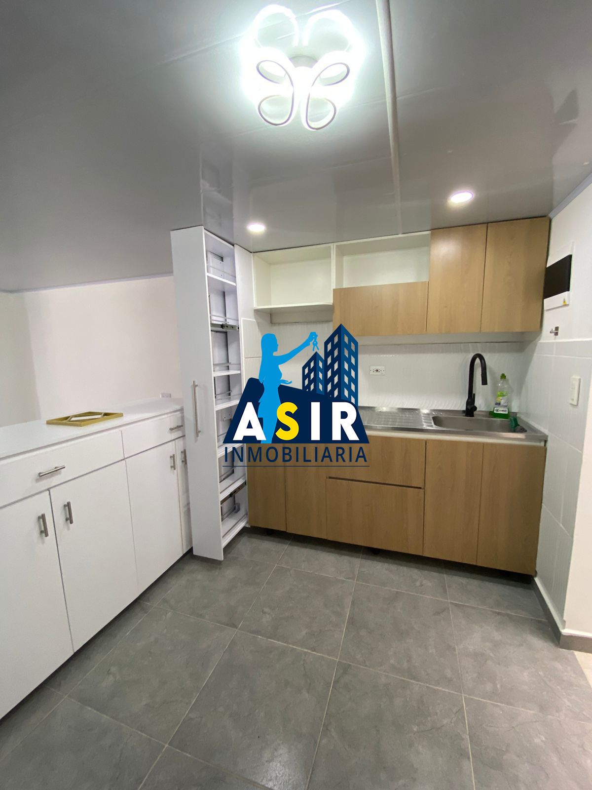 Apartamento en arriendo Antioquia Medellín La Gloria 62 m2 Habitaciones 2 Baños 3 Garajes 0 Precio $3000000