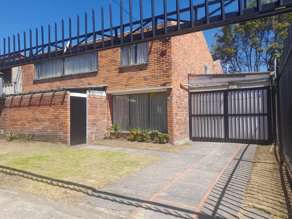 Casa en venta Cundinamarca Bogotá Niza 300 m2 Habitaciones 4 Baños 3 Garajes 6 Precio $1300000000