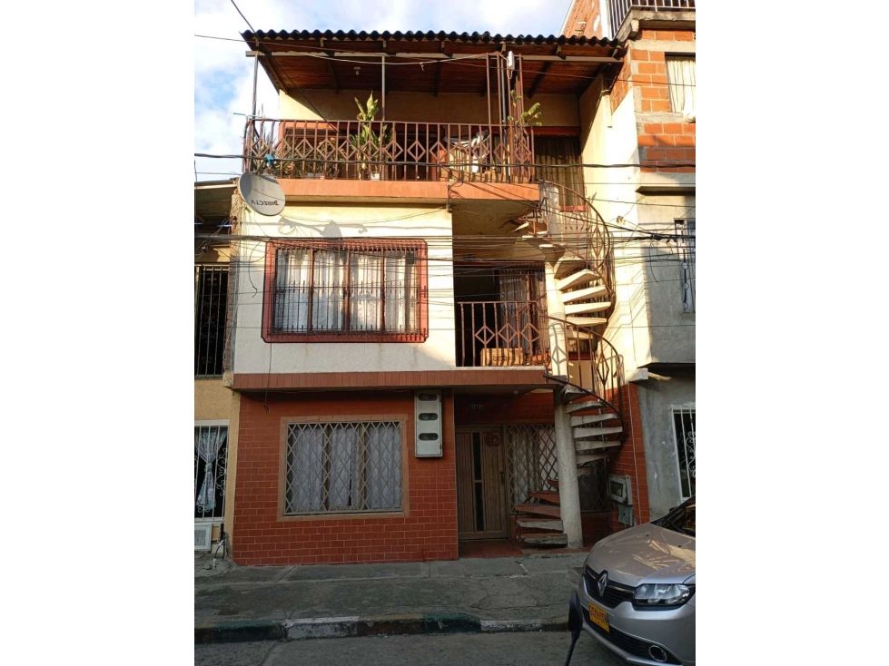 Casa en venta Valle Del Cauca Cali Los Lagos 250 m2 Habitaciones 9 Baños 3 Garajes 0 Precio $299000000