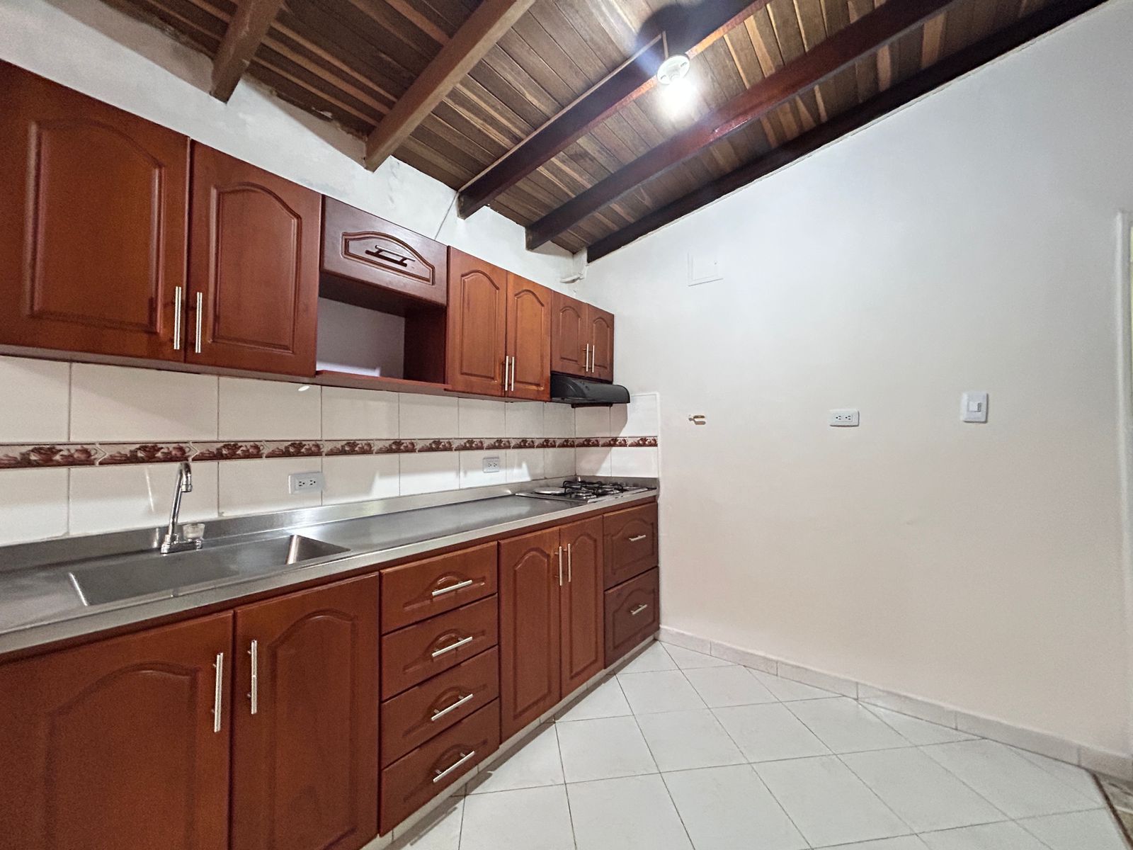 Casa en arriendo Antioquia Medellín San Bernardo 124 m2 Habitaciones 4 Baños 2 Garajes 0 Precio $3000000