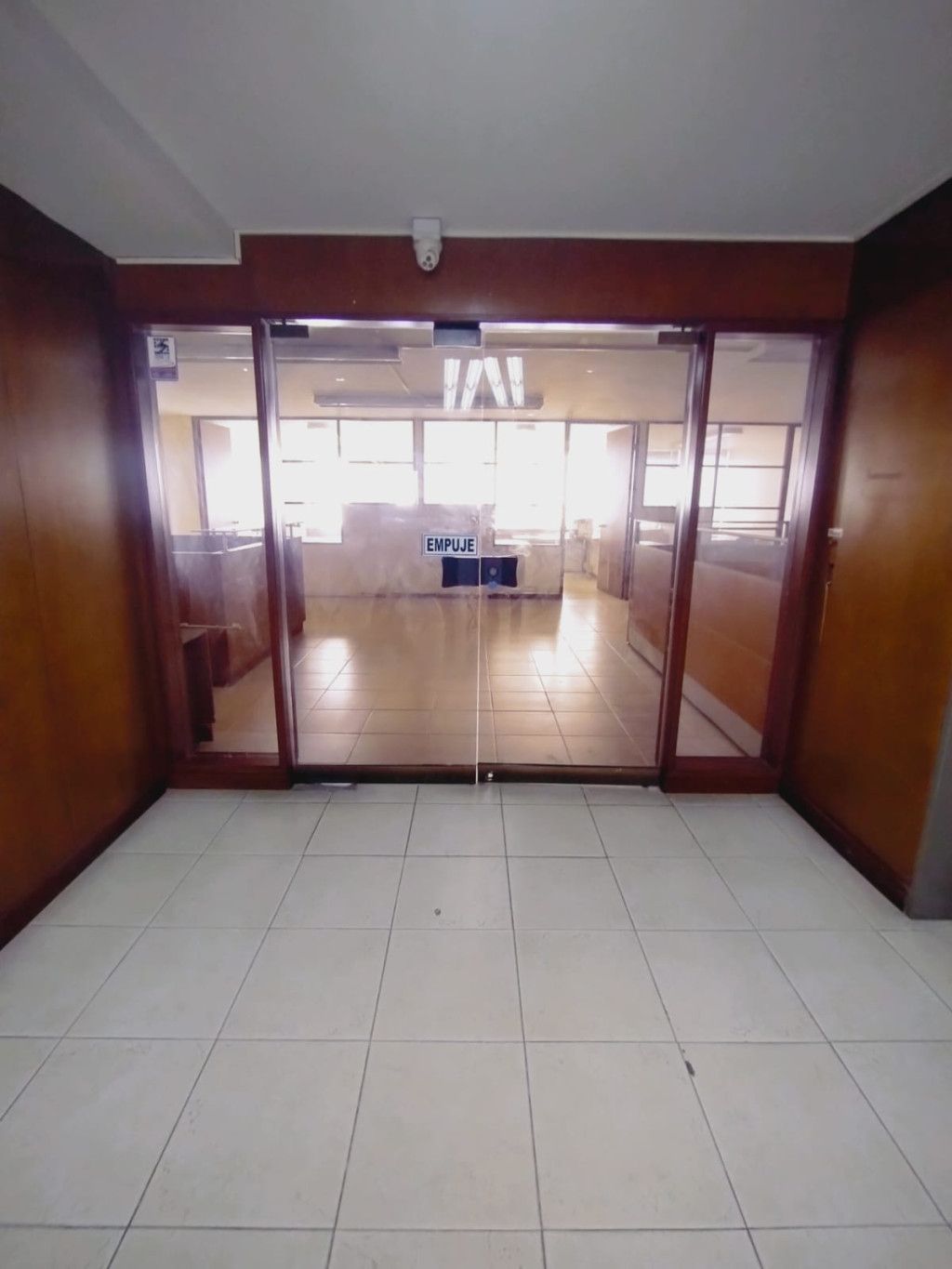 Oficina en arriendo Valle Del Cauca Cali San Pedro 236 m2 Habitaciones 0 Baños 3 Garajes 1 Precio $11034000