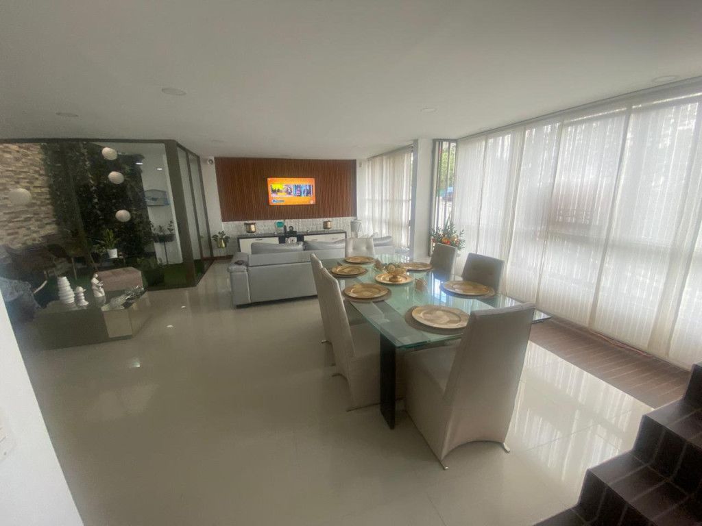 Casa en venta Antioquia Envigado El Chinguí 179 m2 Habitaciones 3 Baños 5 Garajes 2 Precio $990000000