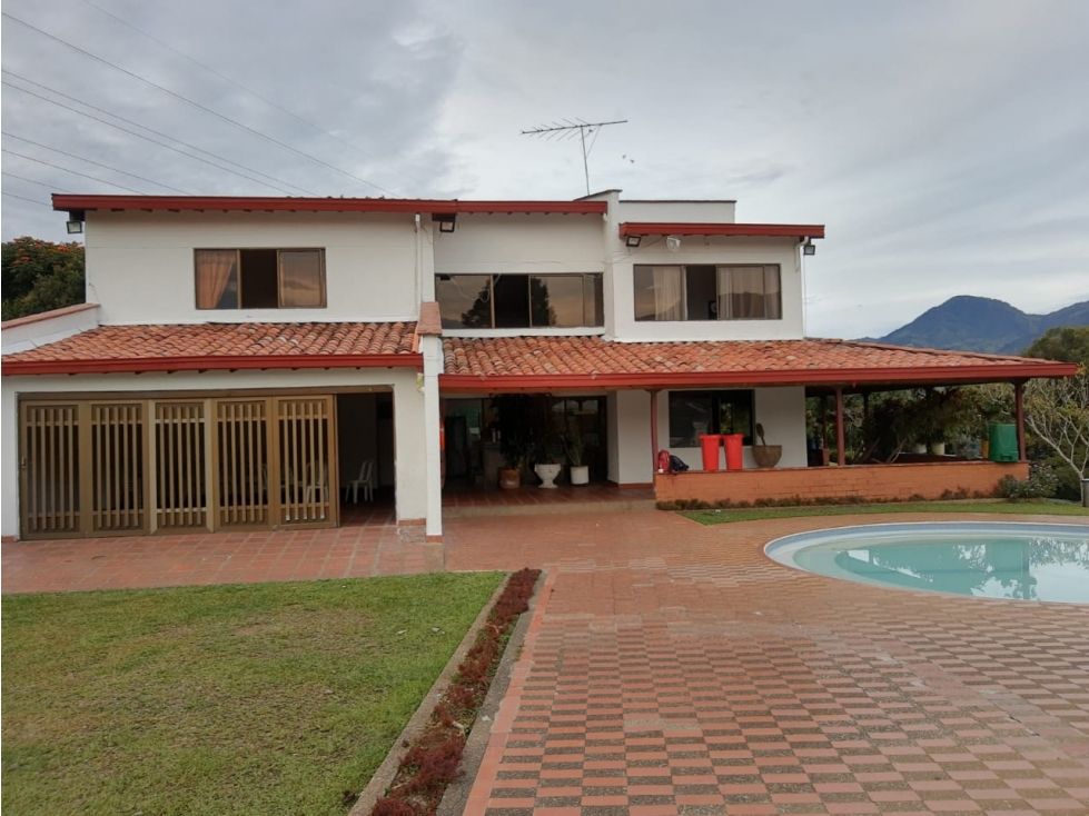 Finca en arriendo Antioquia Barbosa Barbosa 1200 m2 Habitaciones 7 Baños 7 Garajes 5 Precio $6800000