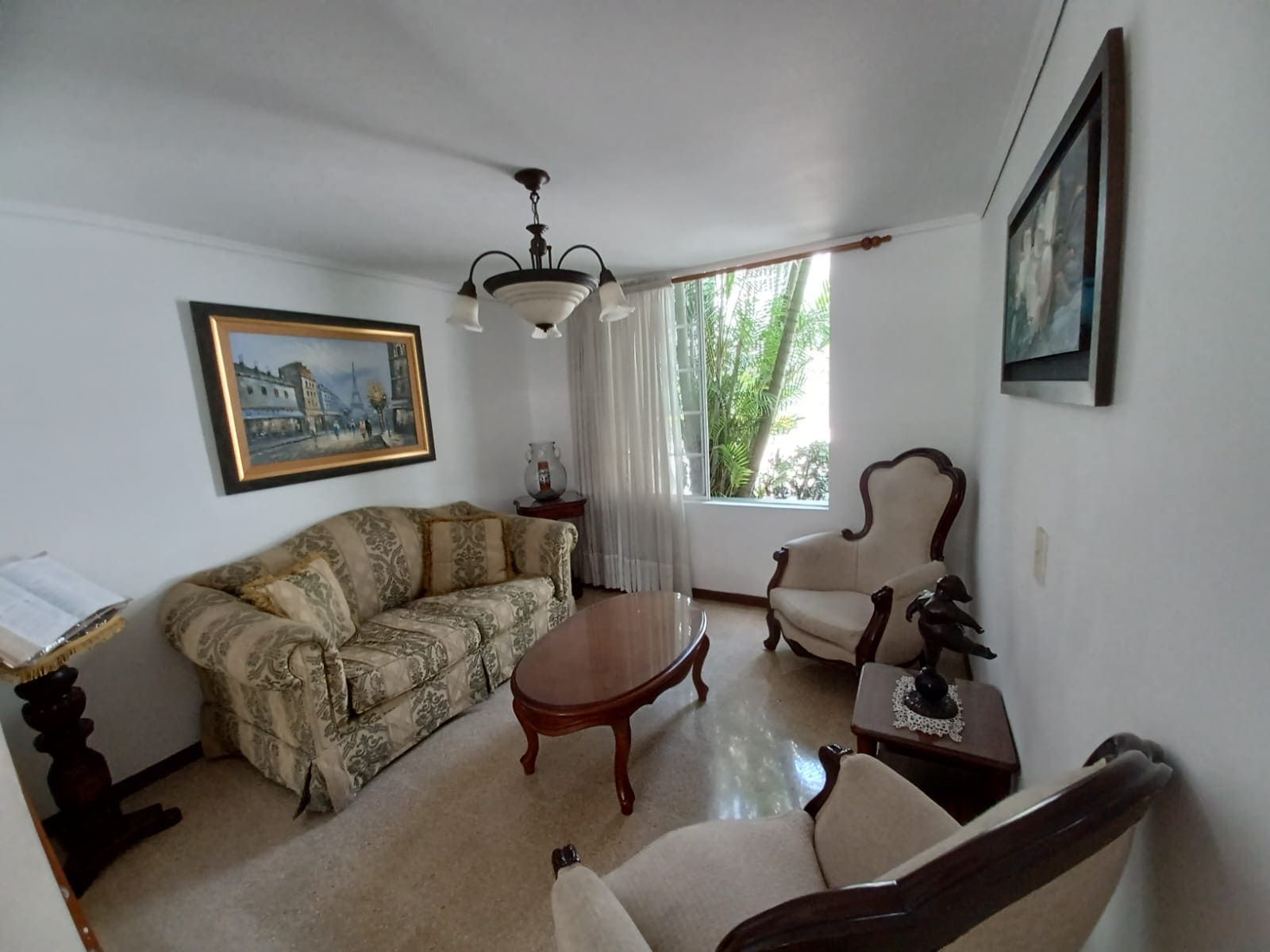 Casa en arriendo Antioquia Medellín Loma De Los Bernal 223 m2 Habitaciones 3 Baños 4 Garajes 2 Precio $5700000