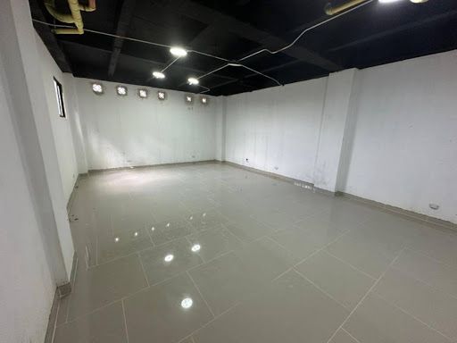 Local en arriendo Antioquia Medellín Las Esmeraldas 110 m2 Habitaciones 0 Baños 1 Garajes 0 Precio $5000000