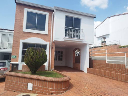 Casa en arriendo Santander Bucaramanga Cr Cacique Imperial 170 m2 Habitaciones 3 Baños 5 Garajes 1 Precio $4030000