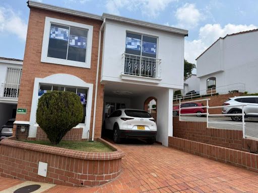 Casa en arriendo Santander Bucaramanga Cr Cacique Imperial 170 m2 Habitaciones 3 Baños 5 Garajes 1 Precio $5030000