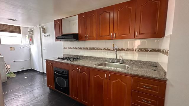 Apartamento en arriendo Antioquia Envigado Jardines 96 m2 Habitaciones 3 Baños 2 Garajes 1 Precio $3900000