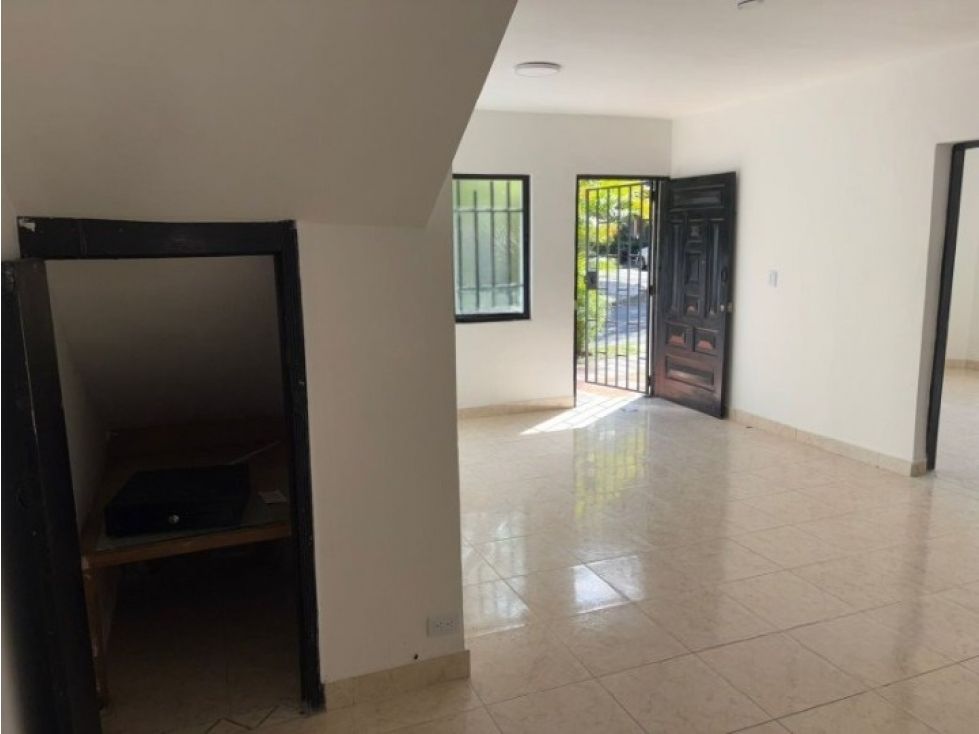 Oficina en arriendo Antioquia Medellín Miravalle 90 m2 Habitaciones 0 Baños 1 Garajes 0 Precio $4280000