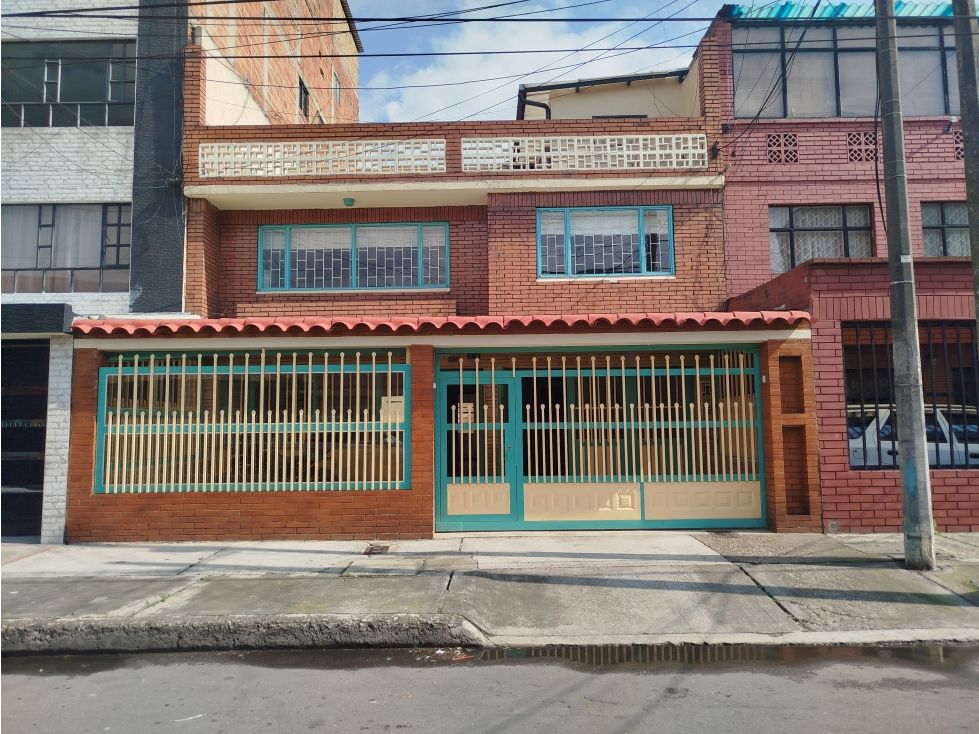 Casa en venta Cundinamarca Bogotá Giralda 225 m2 Habitaciones 7 Baños 3 Garajes 2 Precio $850000000