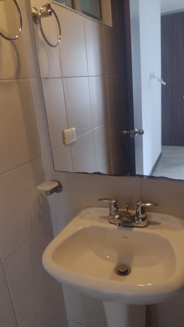 Apartamento en arriendo Cundinamarca Bogotá Cjr Granada Castilla Reservado 57 m2 Habitaciones 3 Baños 2 Garajes 1 Precio $1550000