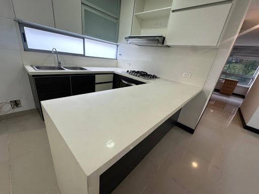 Apartamento en arriendo Antioquia Medellín El Castillo 100 m2 Habitaciones 2 Baños 3 Garajes 2 Precio $5700000