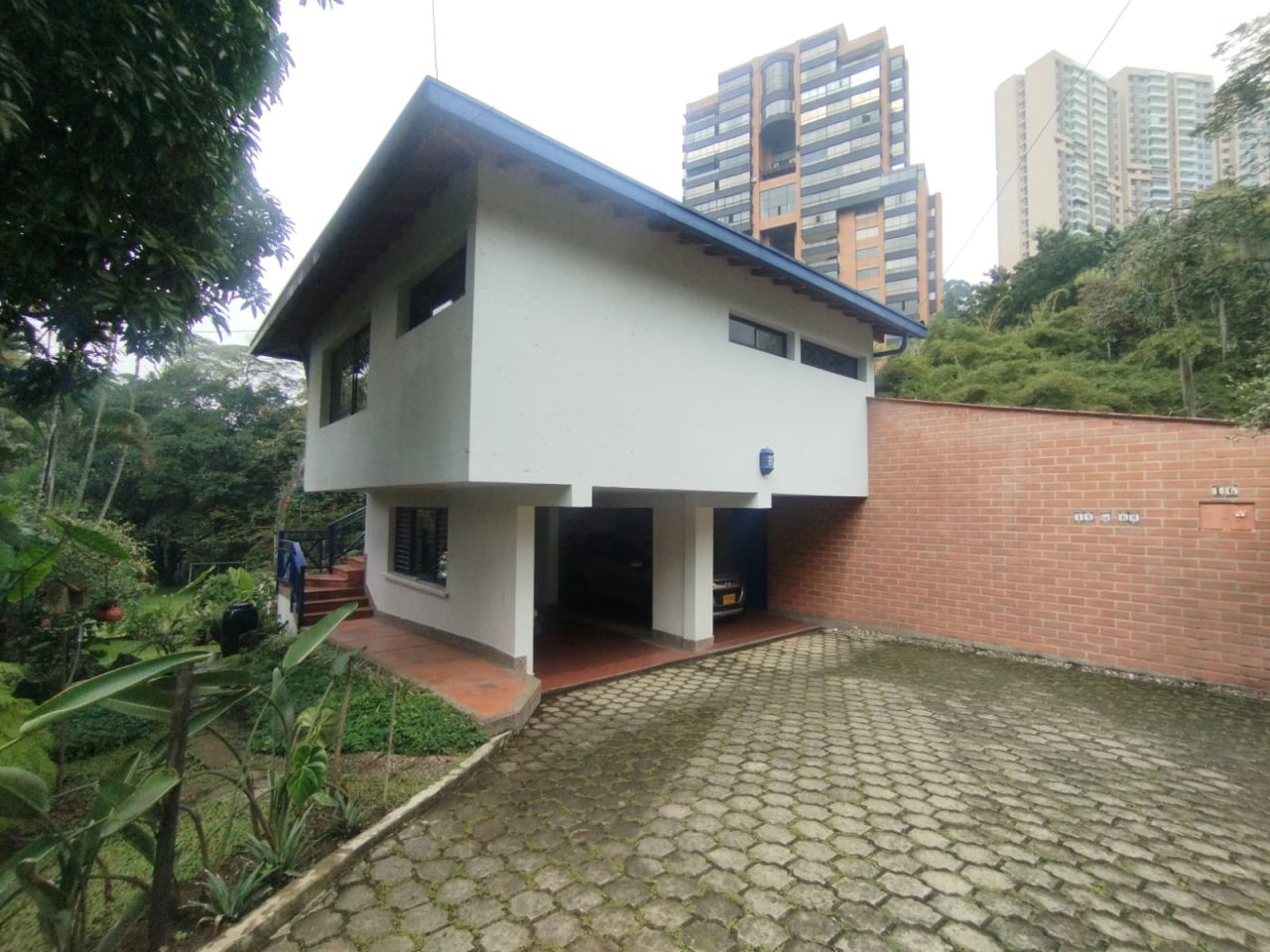 Casa en arriendo Antioquia Medellín El Diamante No2 360 m2 Habitaciones 4 Baños 5 Garajes 5 Precio $14000000