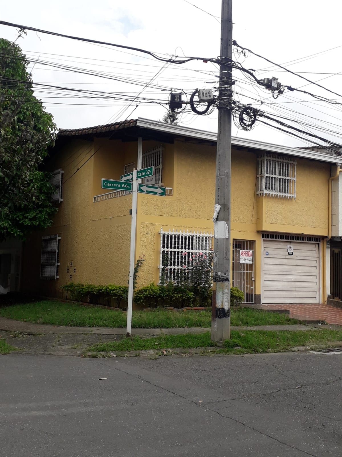 Oficina en arriendo Antioquia Medellín Rosales 197 m2 Habitaciones 0 Baños 2 Garajes 1 Precio $6000000