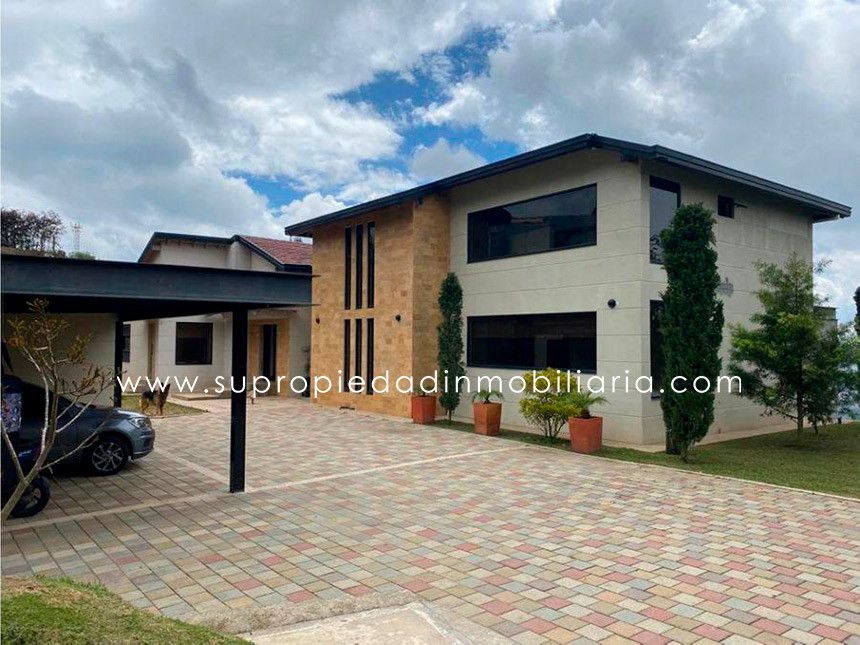 Casa Campestre en arriendo Antioquia Envigado Envigado 350 m2 Habitaciones 3 Baños 5 Garajes 8 Precio $12000000