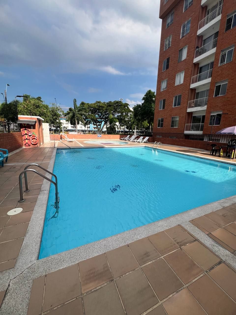 Apartamento en venta Valle Del Cauca Cali Alferez Real 80 m2 Habitaciones 3 Baños 2 Garajes 1 Precio $350000000