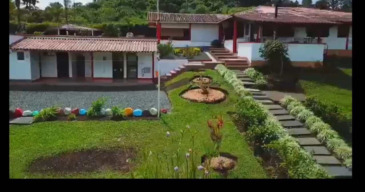 Finca en venta Risaralda Pereira El Jordan 1150 m2 Habitaciones 5 Baños 3 Garajes 6 Precio $2500000000